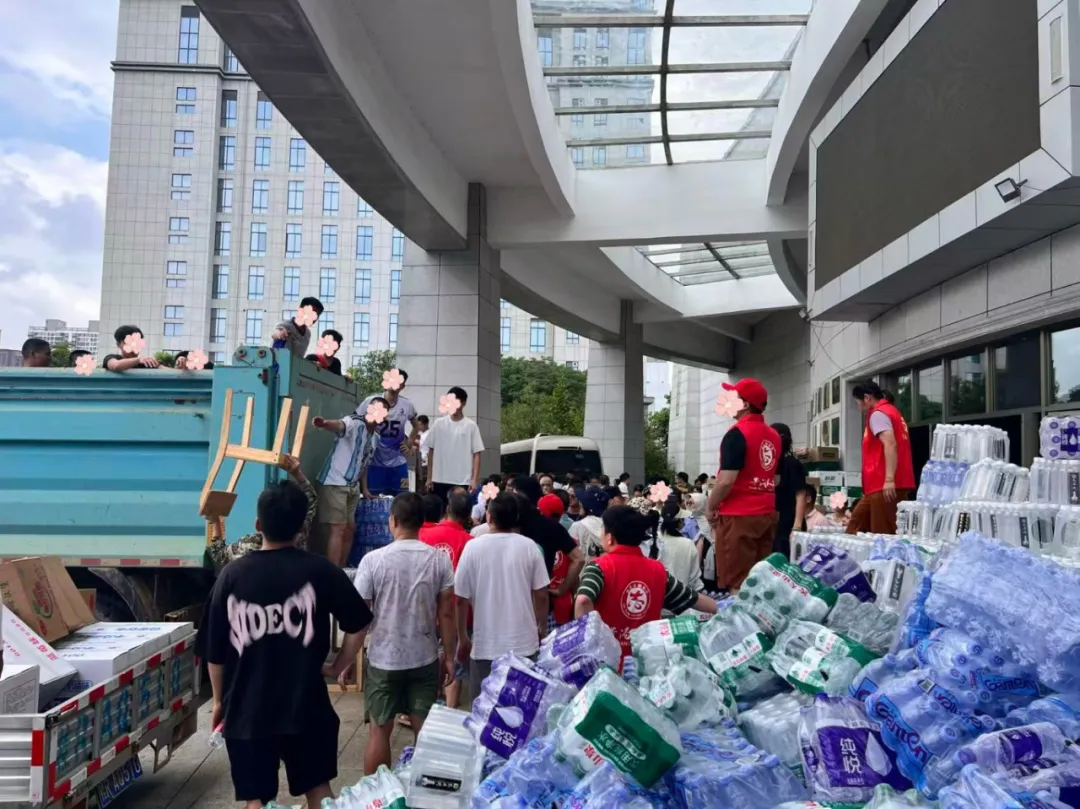 捐赠物资,防汛救灾,平南同安骨科医院